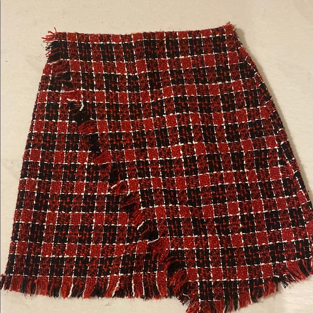 Stradivarius Red and Black A-line Mini Skirt with Asymmetrical Ruffles